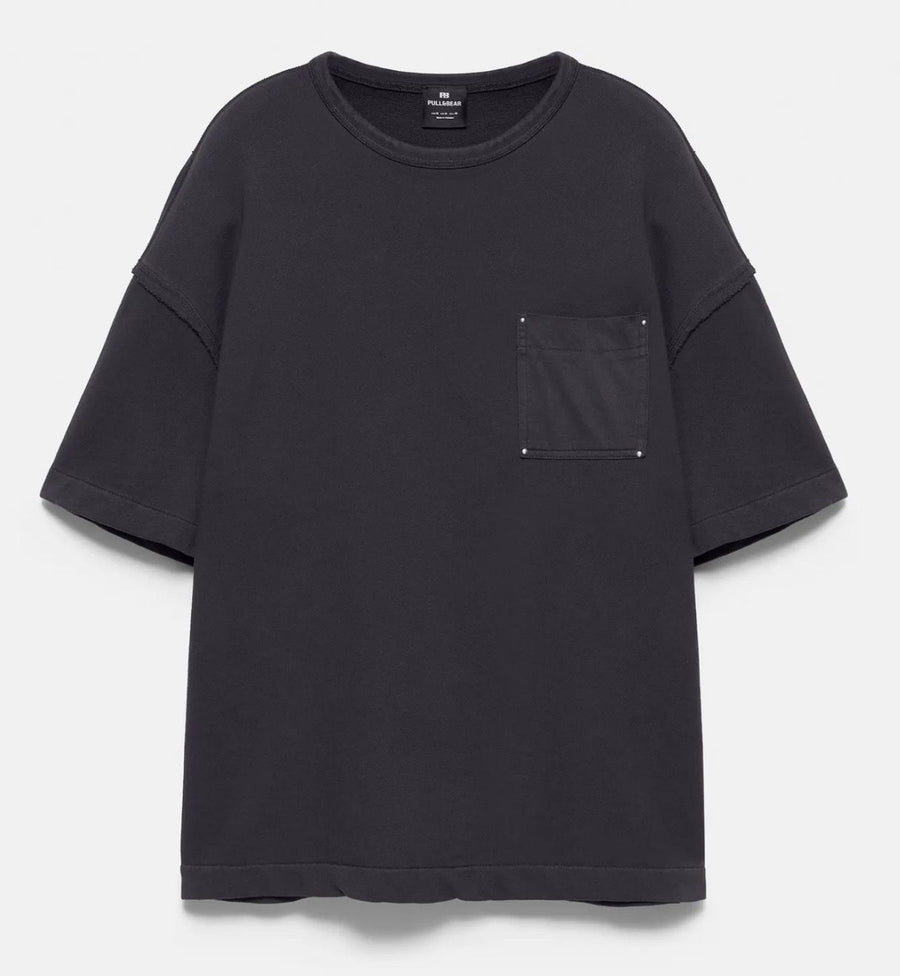 Oversize T-shirt with stud pocket